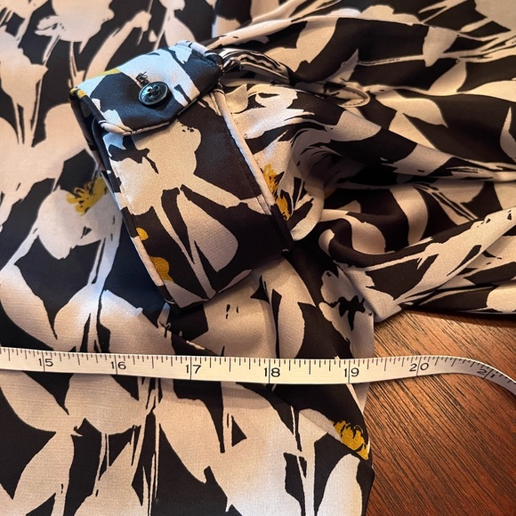 Guess M long sleeve mandarin collar black and light gray blouse, buttons closure - Picture 8 of 10